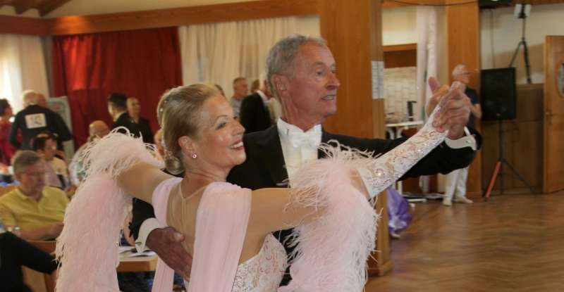 Erika und Herbert Frieß siegen  in Enzklösterle