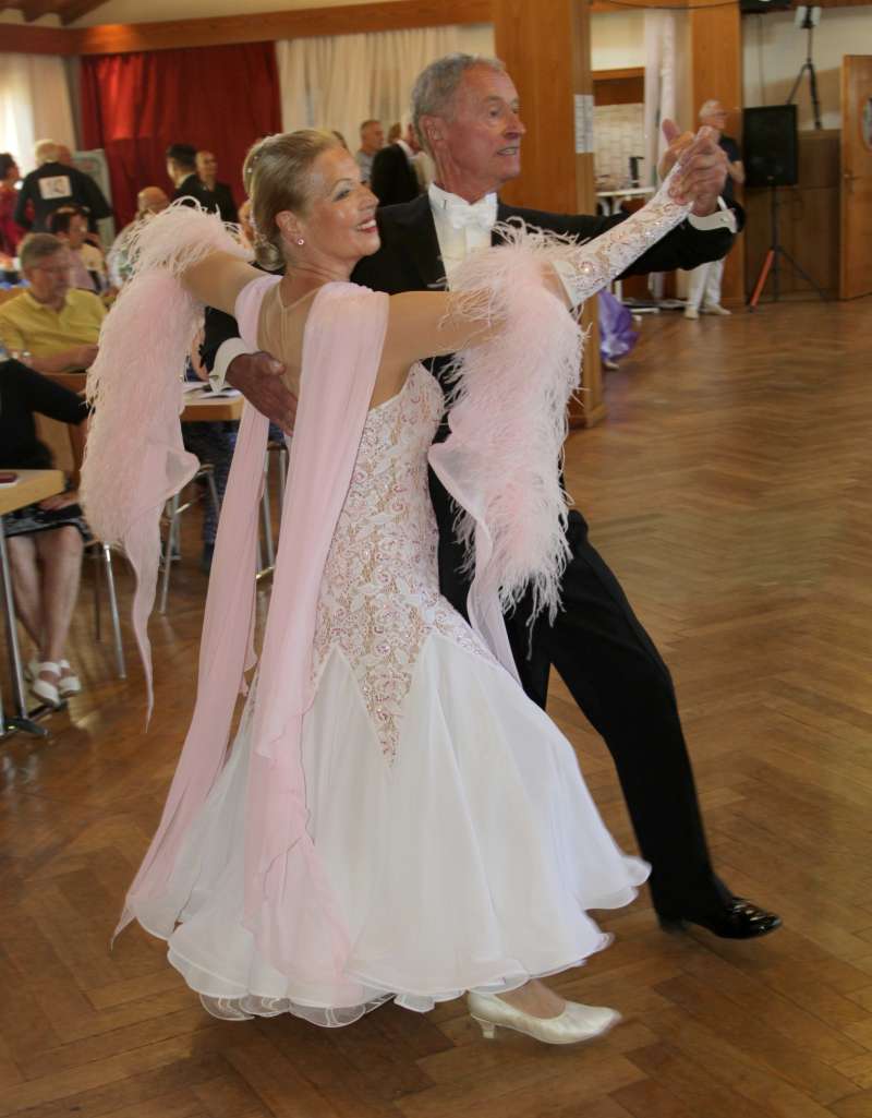 Erika und Herbert Frieß siegen  in Enzklösterle